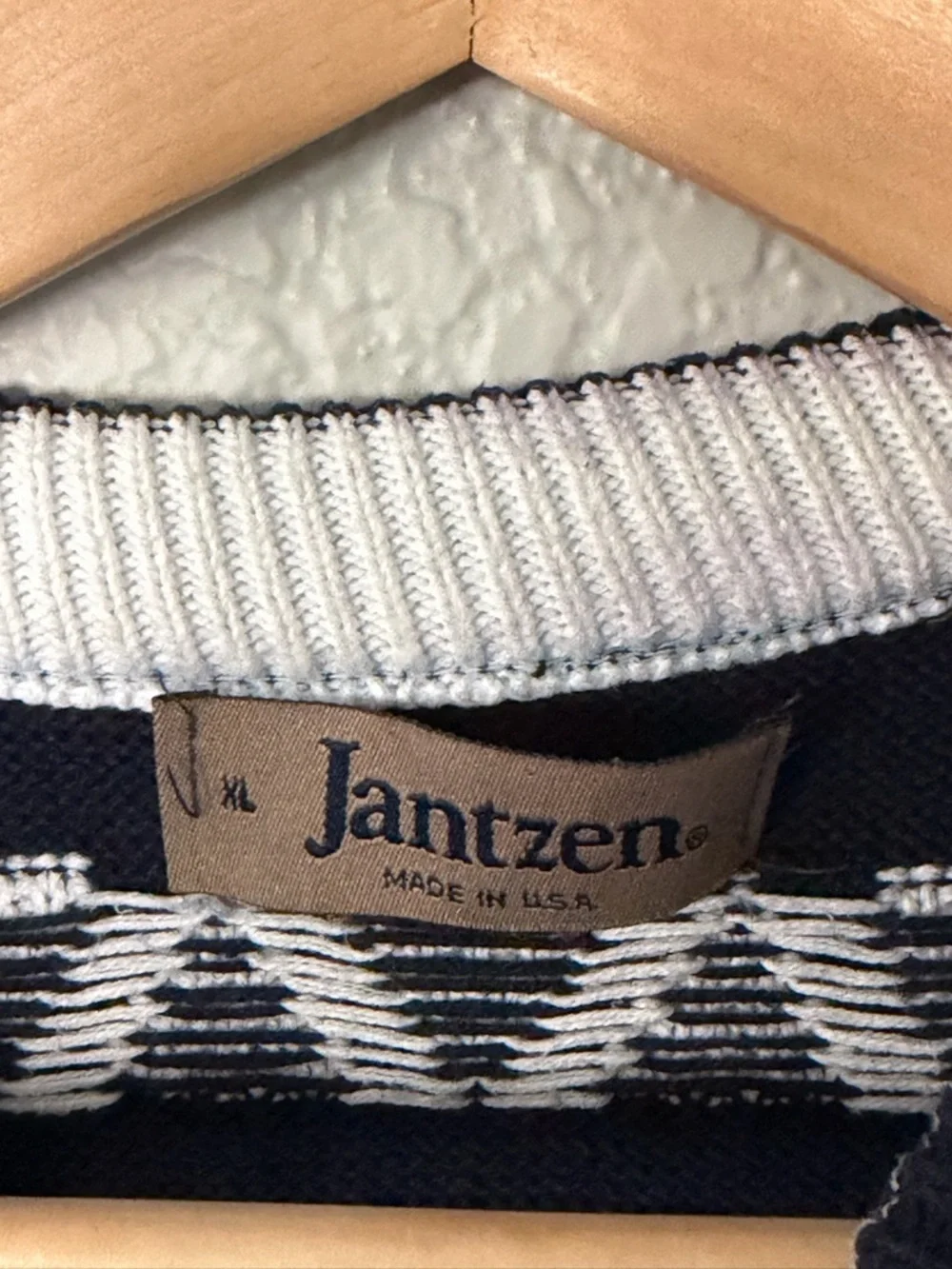 Jantzen Navy Crewneck Sweater SZ L / XL in Navy, Coral, Olive, and Cream Pattern
